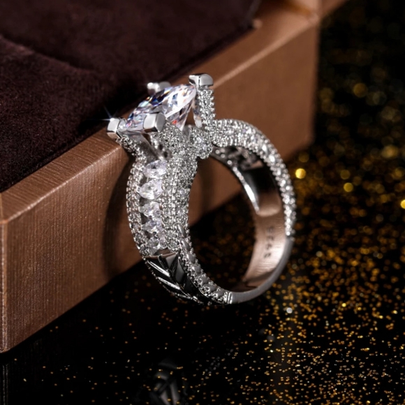 🎀💍925 White Sapphire Noble Ring - Picture 5 of 7